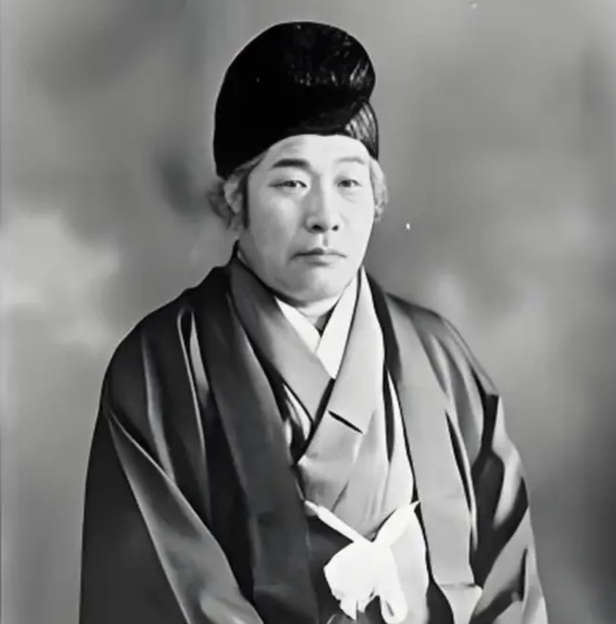 广岛还没爆炸时，他就说这里会变成火海，人们笑他疯了，1945年8月6日，火球升起