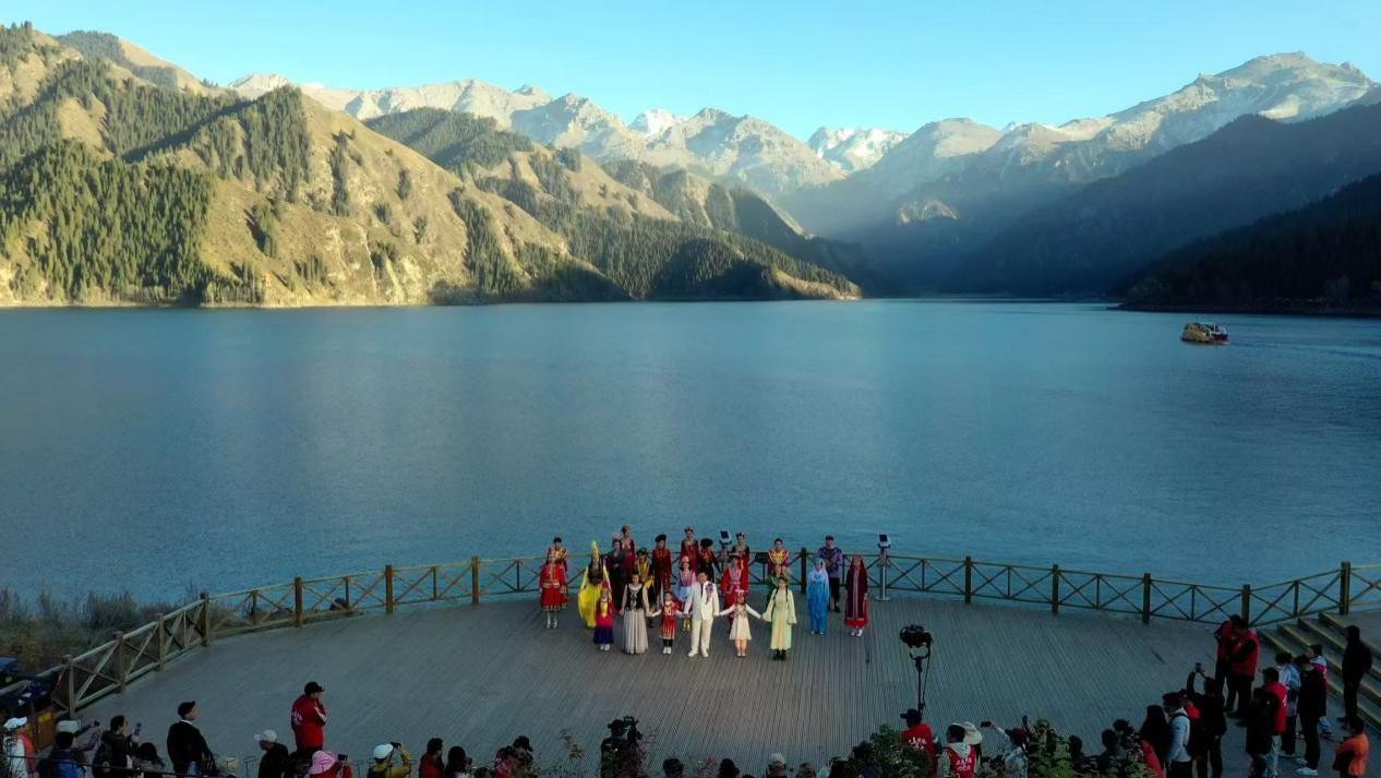 《大美新疆欢迎你》宣传片首播 一封写给新疆的“情书”