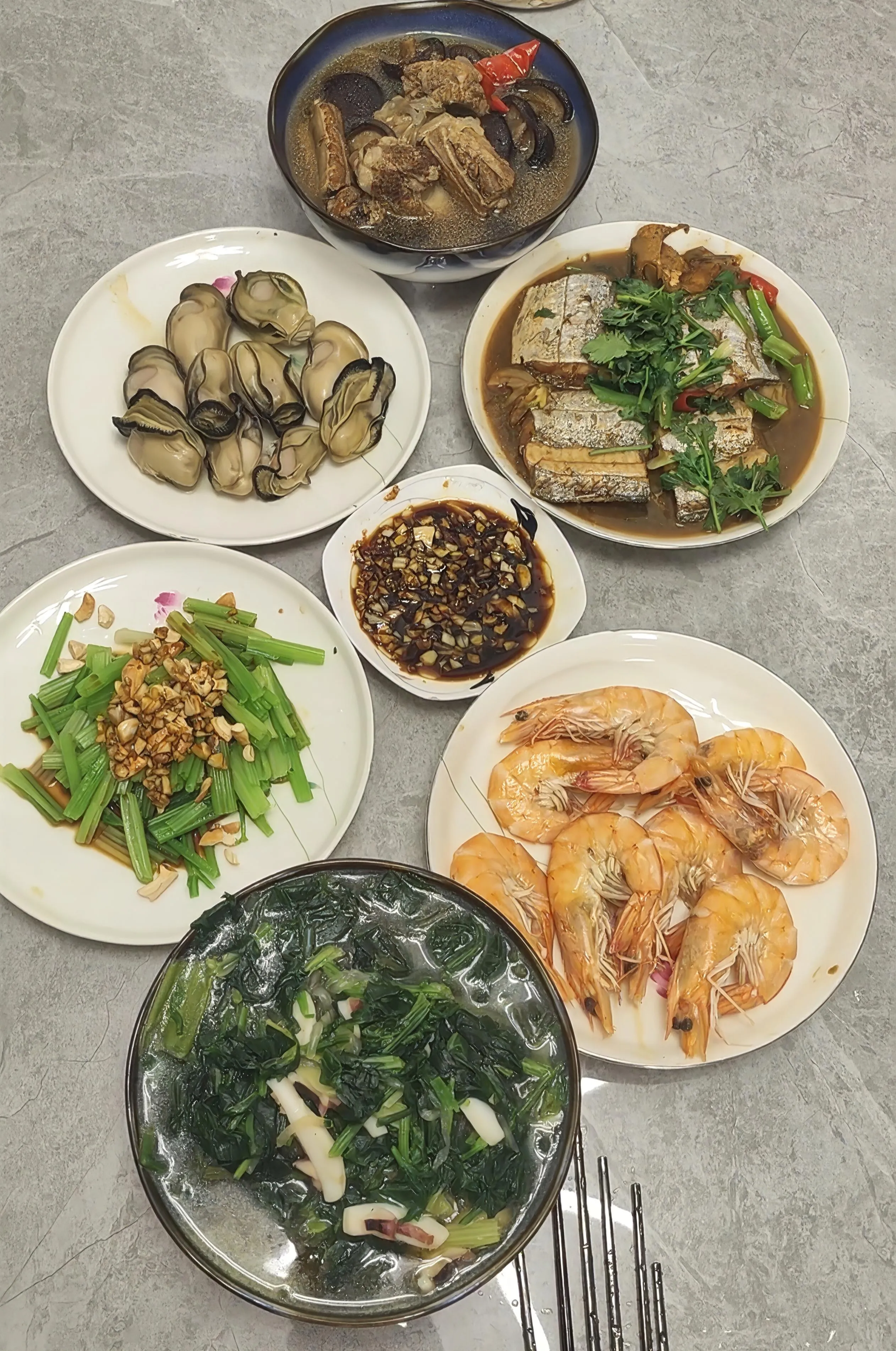 大家看这顿饭，还缺点啥？
