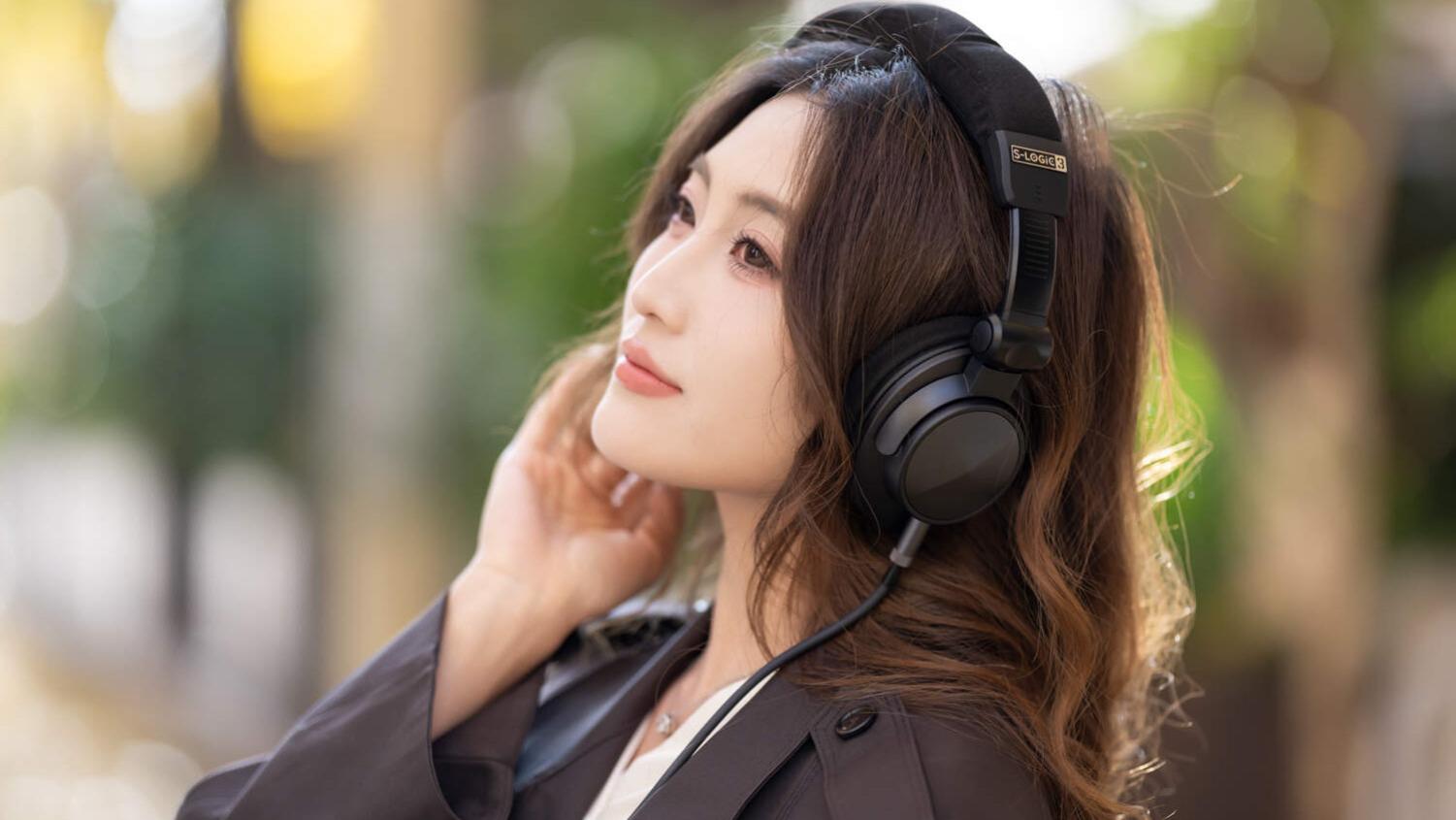 封闭式头戴「音乐厅」——聊AK × 极致联名耳机VIRTUOSO