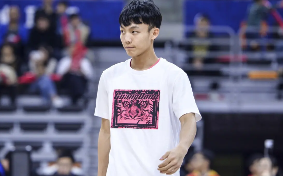 自胡明轩、徐杰之后，广东队最近几个赛季，为什么年轻球员打出来的少了？

其实，原