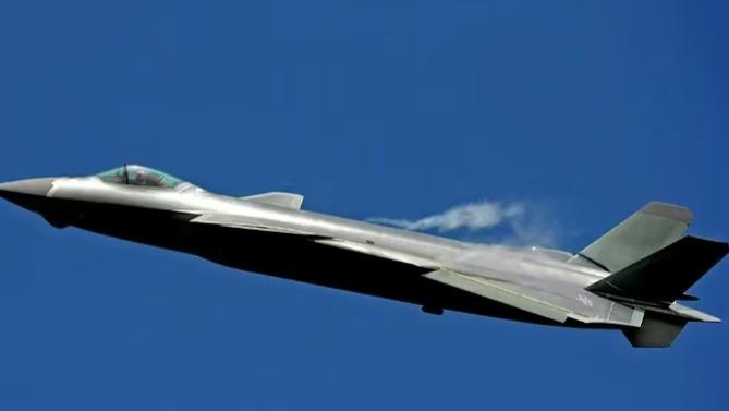 歼-20三型号同框：这波“空中梯队”亮相，藏着多少硬核实力？