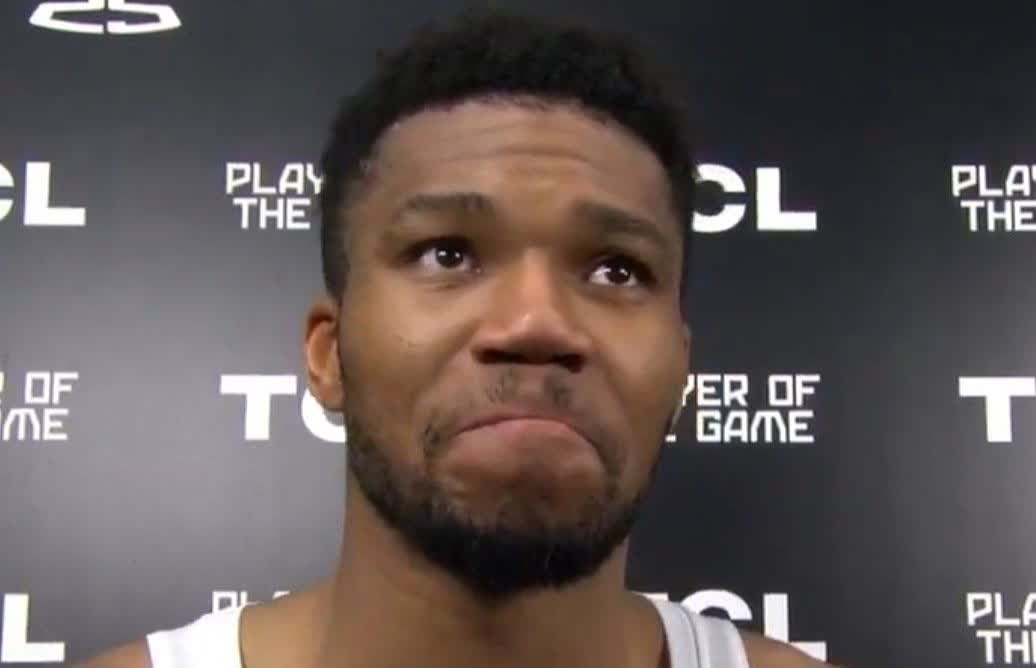 字母哥谈拿到欧锦赛铜牌一度哽咽，他说拿到NBA的MVP的时候，自己和家人会为他高