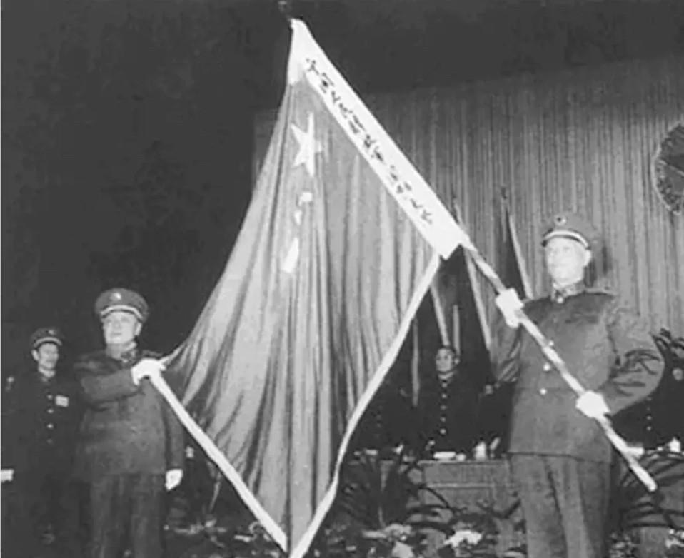 1986年1月15日，中国人民解放军国防大学成立大会在北京隆重举行，图为中央军委