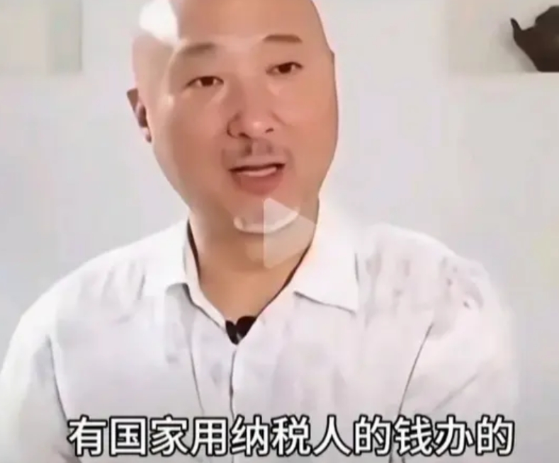 还得是陈佩斯，一番话把某些所谓的京剧大师看透了。
 
陈佩斯表示，现在京剧的很多
