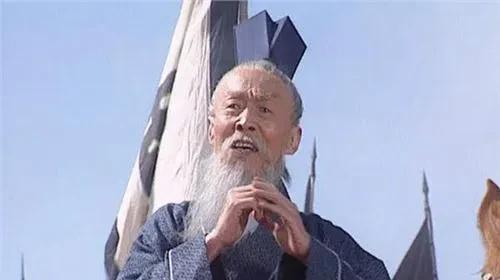 诸葛亮为何骂王朗？
庙堂之上，朽木为官；殿陛之间，禽兽食禄。狼心狗行之辈，滚滚当