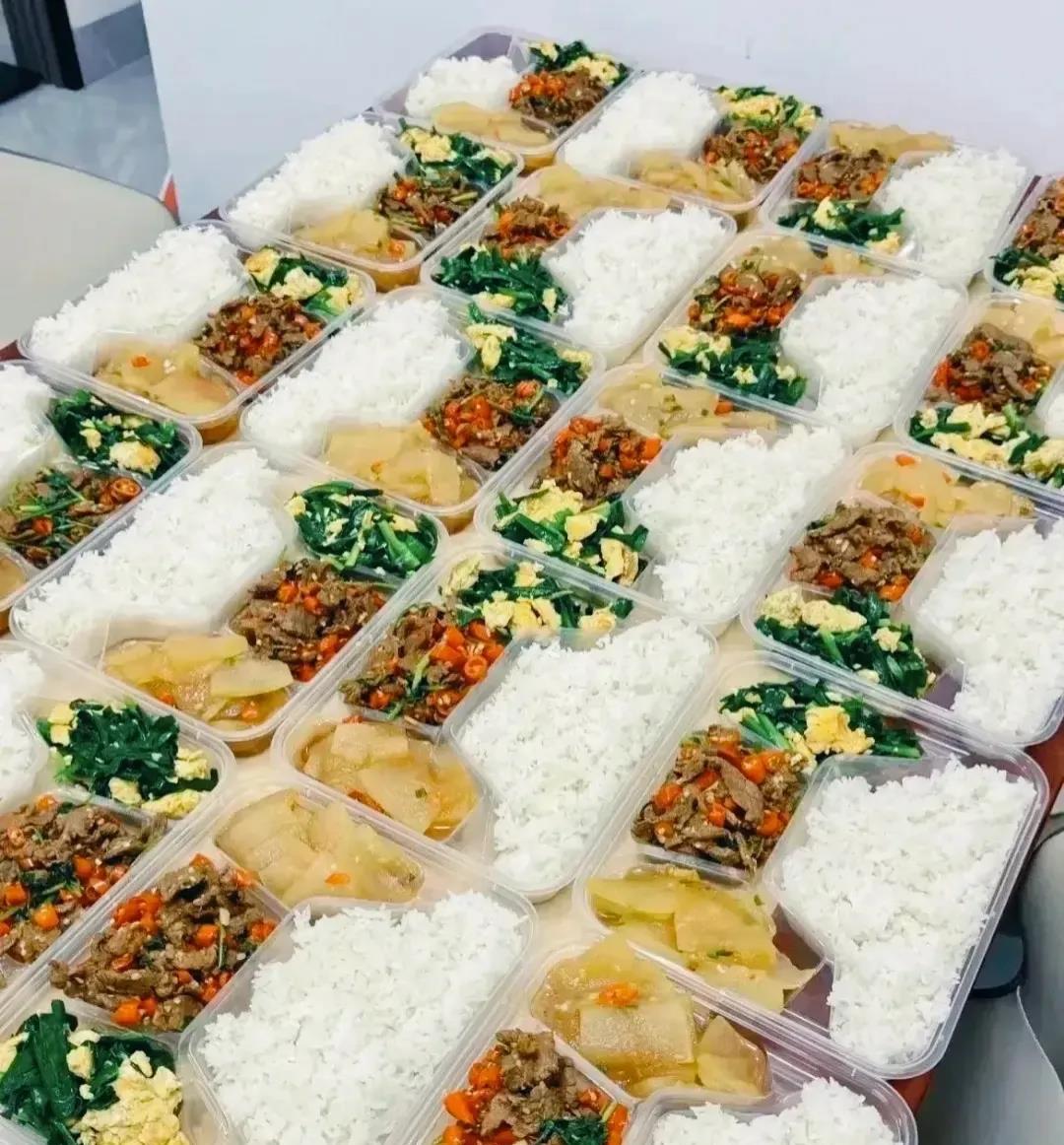 这盒饭拿到工业园区卖20块钱一份能卖爆吗？