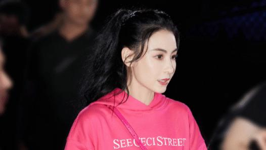 张柏芝带火了一种穿法叫“上半身去上学，下半身去夜店”，又纯又欲撩人感爆棚