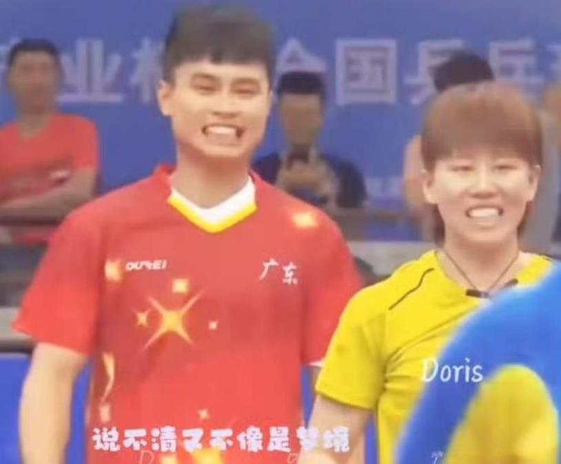 七号和同同你别说还真有点夫妻相！
图一，两人搭档混双时的这露出白白牙花的表情都是