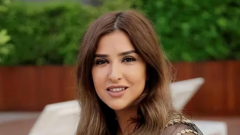 200万嫁妆是真心祝福还是考验？中国小伙讲述被沙特姑娘倒追、家人视若珍宝，以及婚后面临的金钱抉择。