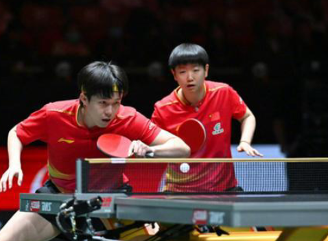 北京时间12月10日，WTT香港总决赛今日的混双赛程如下：
第一场：松岛辉空/张