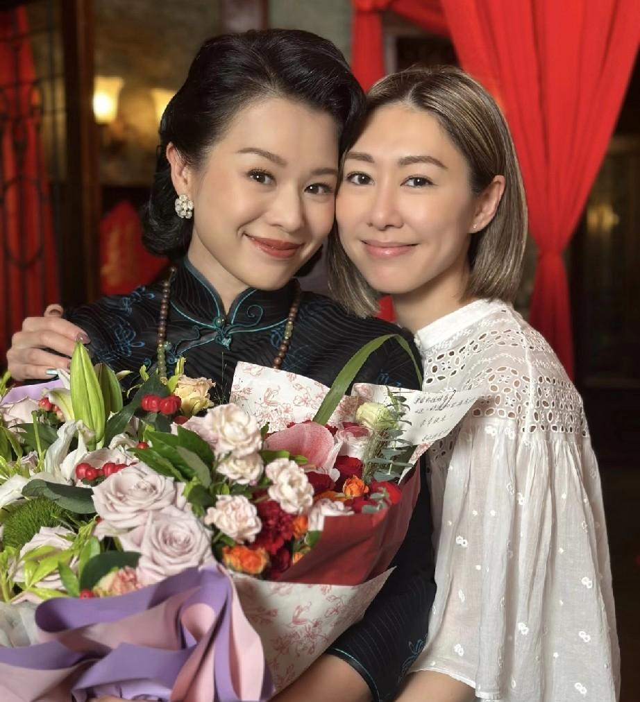 有人说胡杏儿老公这么有钱，还如此拼命接戏，为什么？
胡杏儿老公是猎头公司老板，身