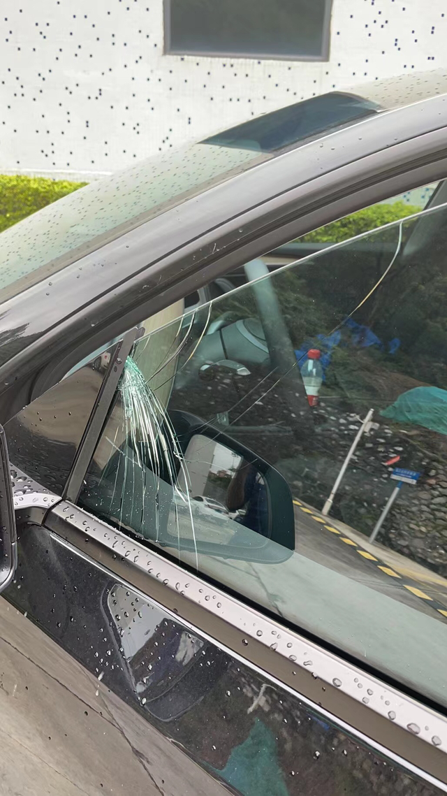 前天关门突然爆了
大家遇到过这个情况吗？
不知道是不是全球第二例