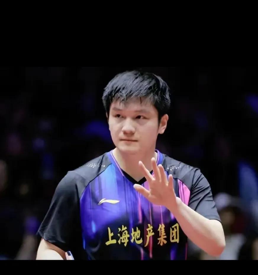 小胖比赛，震耳欲聋的不是加油声，
而是惊叹声！
乒超联赛，如火如荼，
各路英雄豪