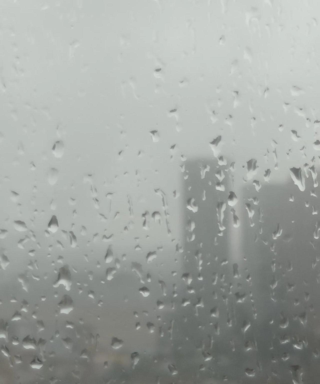 这边的雨，是真的多啊！这已经连续下了两天，竟没有一点停息的迹象。看来“上风上水”
