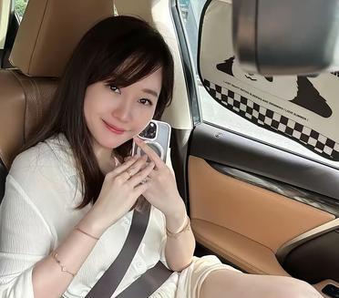 爱是在你看不见的地方忠诚于你，没你的地方以你为约束[温暖][温暖]<br />