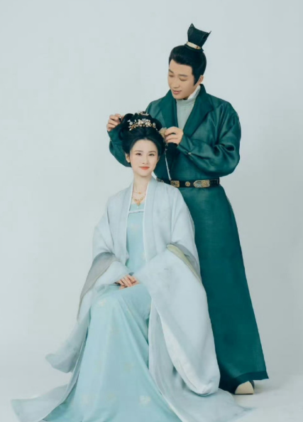 《金吾不禁》里于正和张慧雯演一对
于正对自己有点太好了