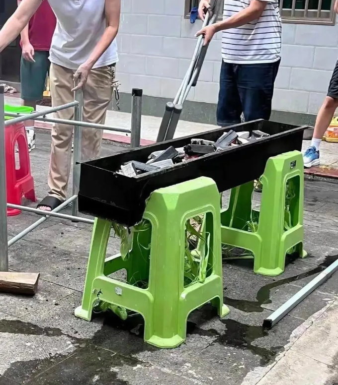 凳个子已经没有感情了！