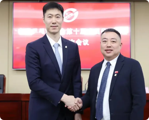 许寅生留给蔡振华“二王一马”！
蔡振华留给刘国梁“三剑客”+樊振东！
刘国梁留给