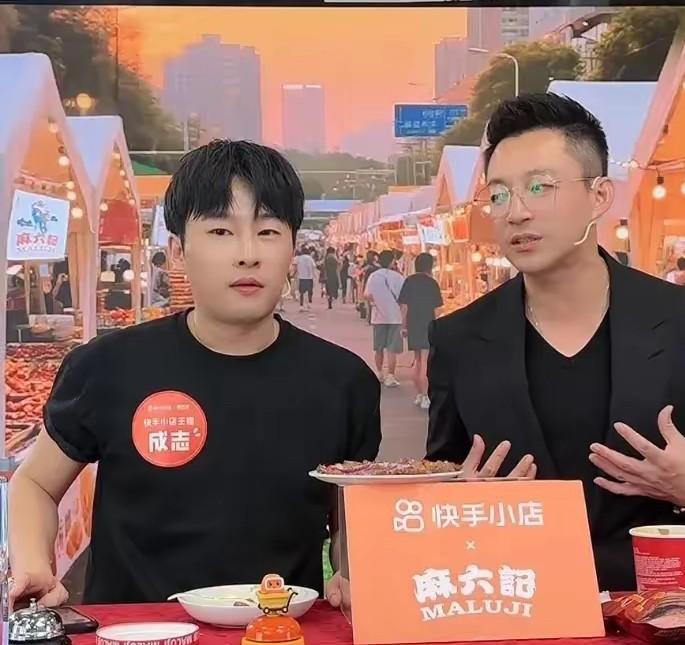 汪小菲终于是露面了！
直接空降官旗！最关键的是带着新品来了！直面问题，解疑答惑！