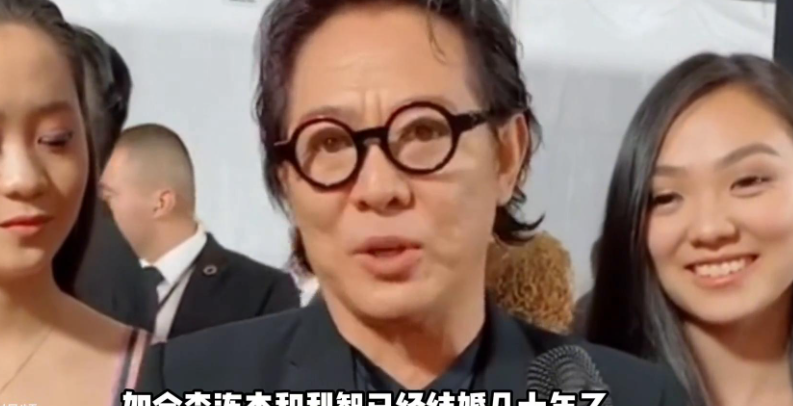 李连杰老婆63岁生日，俩女儿晒旧照为其庆生，年轻时的利...