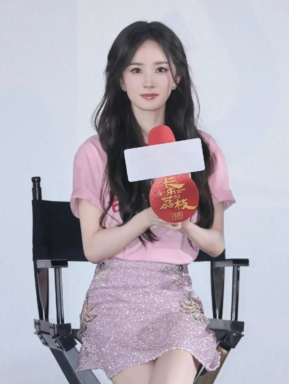 看到杨幂真人 
你才能体会她的惊天美貌，才能感受到她有多香甜。偏偏演技又那么好！
