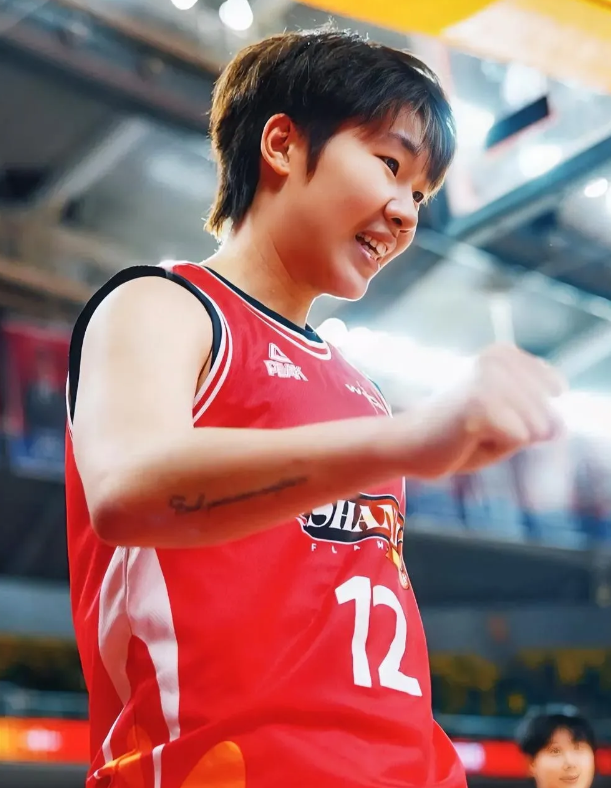 中国女篮小前锋陈玉捷大运会大爆发！

1/4决赛对阵日本队，对阵日本女篮，上场3