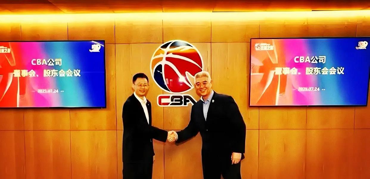 篮球领导人进入非专业时期
其一，在CBA选秀大会上，曾因念错选秀运动员名字而引起