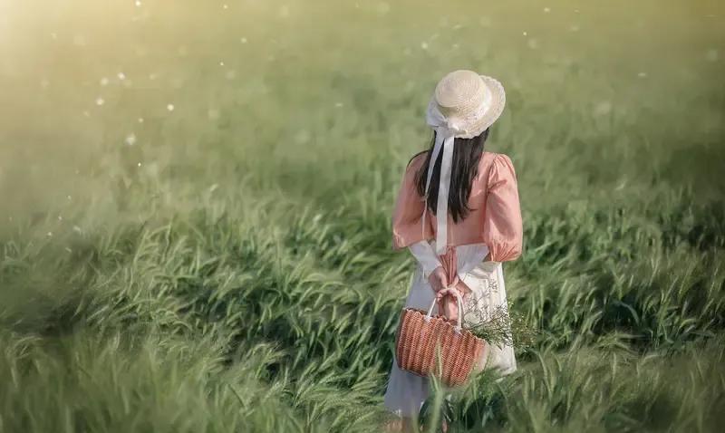你看人间多美好
真的我不想变老
好多美景没看到
好多美食没吃饱
幸福生活需寻找