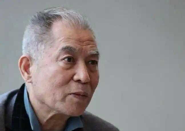 梁晓声曾在《人世间》中说：“这辈子，能大半夜从被窝里爬起来，给你倒水做饭的人，除