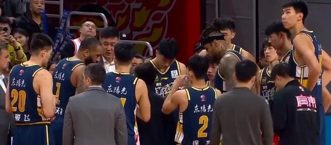 CBA复仇战艰难，广东102:98胜上海雪耻。

广东先败上海67分，杜锋不甘，