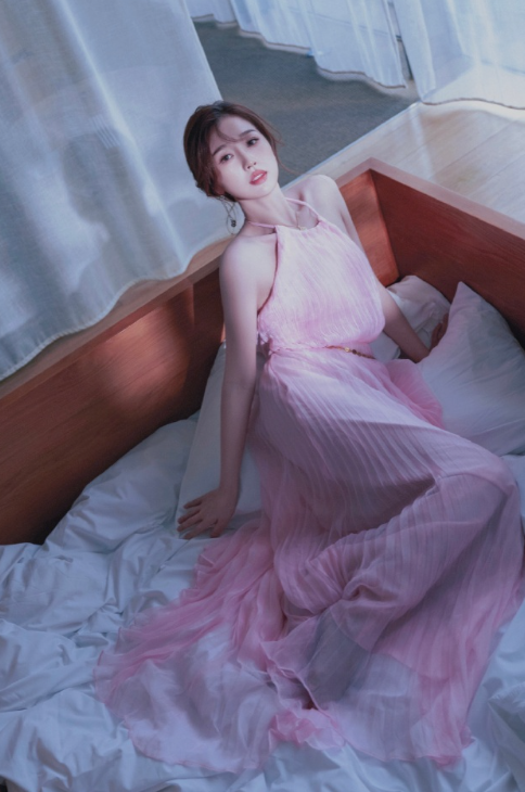 虞书欣这粉色妆造，超可爱的！