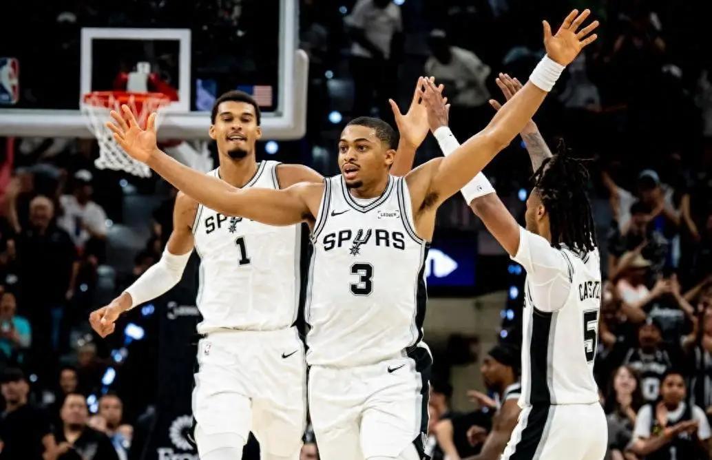 马刺107-101热火，赛后，马刺凯尔登：要想打出能赢球的篮球，就必须放下个人和