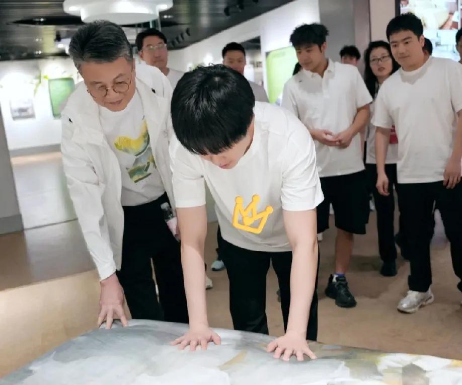 原来头头前天摸了这么多东西呢[偷笑][偷笑][偷笑]，这咋办，大家不能都买吧？！