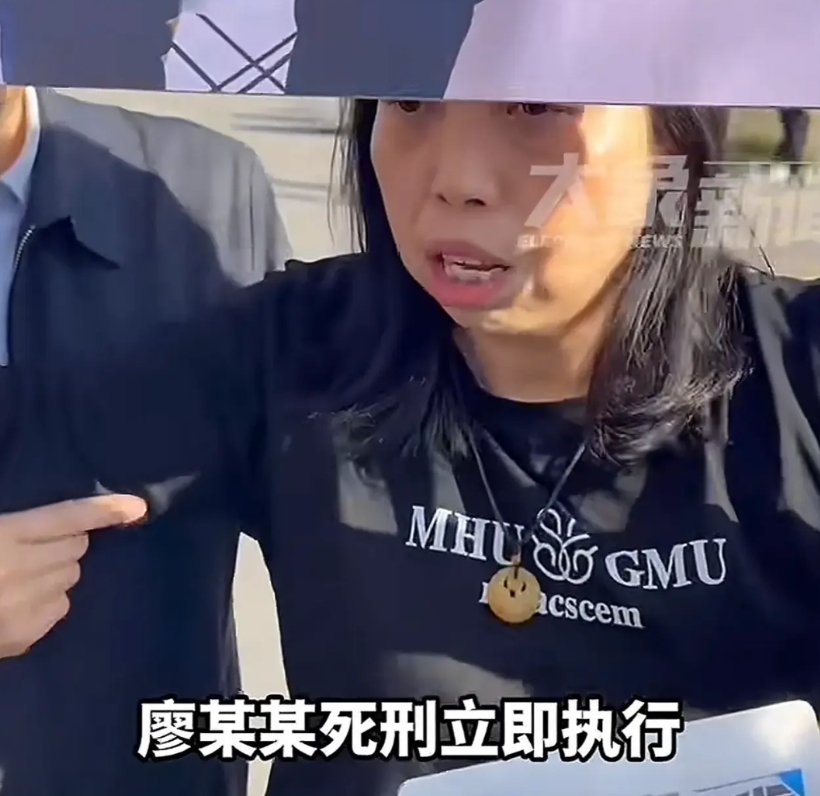 现在压力给到了景德镇人民法院！全国人民都在等着看结果！肇事者父亲说：“咱摸着良心