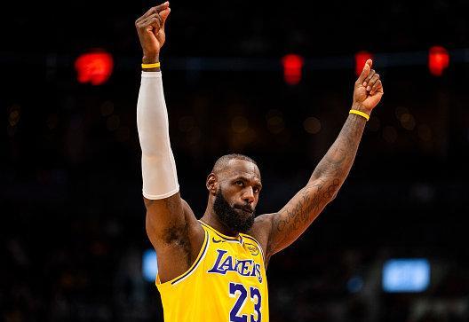 詹姆斯控制了裁判？控制了联盟？
湖人险胜太阳的裁判报告已给出铁证，某些黑子却仍睁