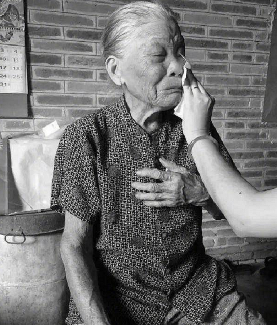 1935年，日军秘密将606药剂，注射到中国慰安妇体内，谎称是治疗妇科病所用。但