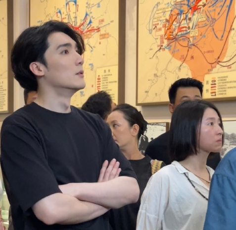 曹煜辰生图抗打力绝了！见面会现场气质超突出。