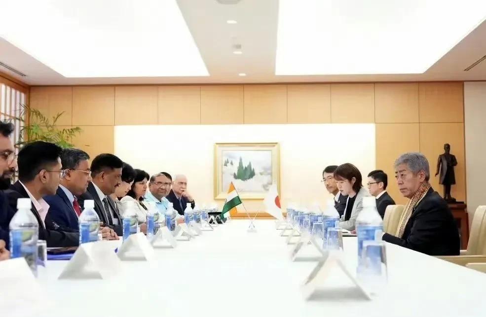 印度宣讲团首站去给日本“洗脑”，明明印巴冲突中是被揍的最窝囊的那一方，但却非要装