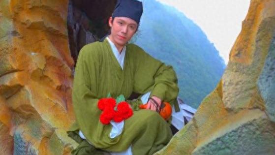 洛阳这洞成精了！竟把 “浪漫” 雕成了具象的形状？