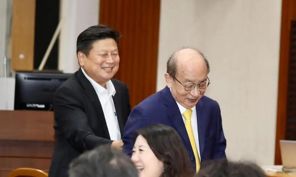 傅崐萁连任总召，民进党的回力镖却反伤到柯建铭
赖清德这是多么讨厌柯建铭呀，民进党