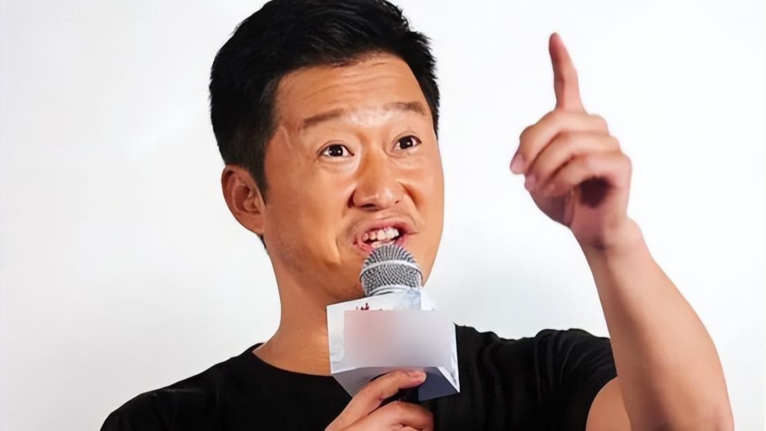 吴京成“马保国二世”？被全网群嘲胡锡进发声，明褒实贬暗含玄机