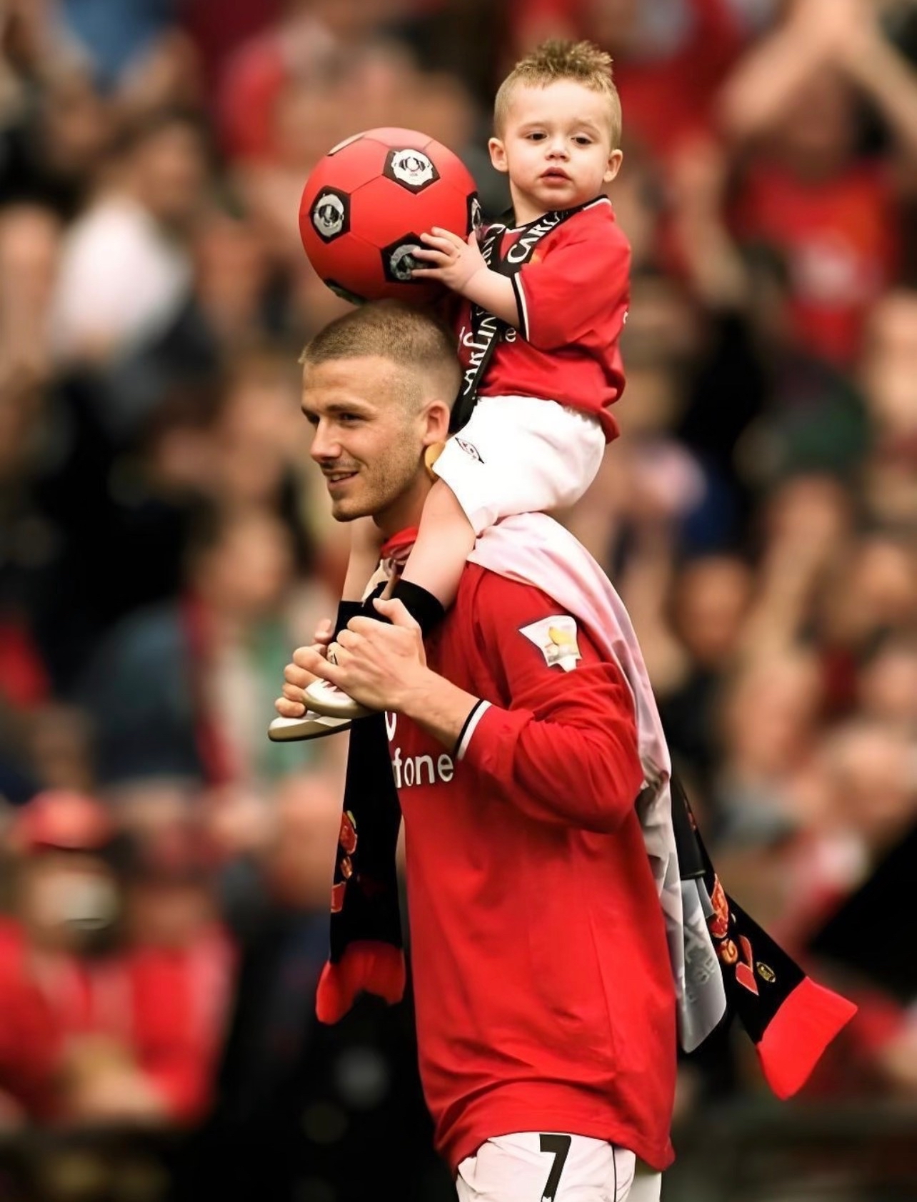 看完贝克汉姆夫妇被儿子背刺控诉控制欲强，感觉没那么焦虑了。
这么顶级的父母，养出