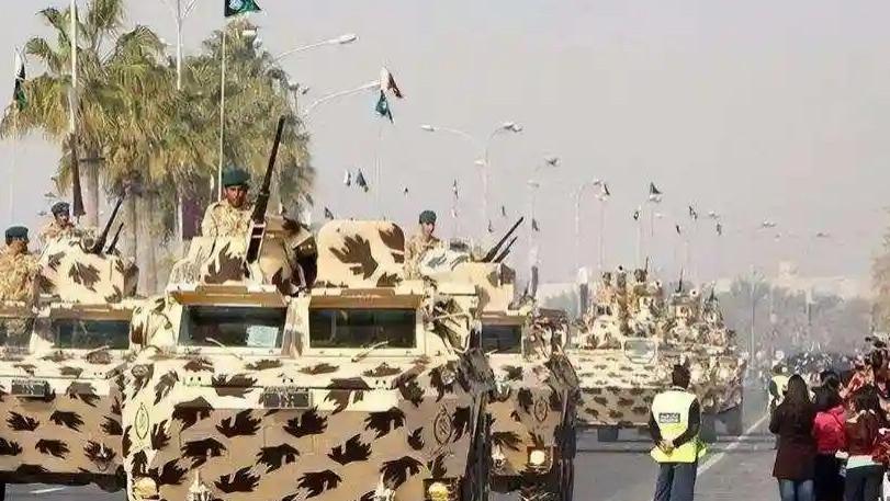 穷得只剩下钱的小国，军队人数仅8000人，士兵年薪却达1000万