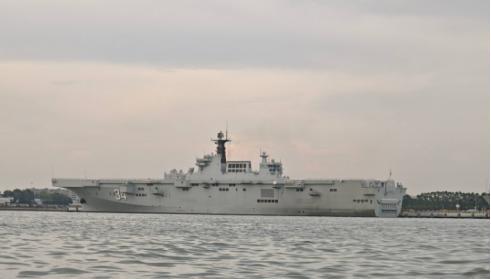 湖北舰正式服役，加入南海舰队战斗序列，即将追上美军10艘小平板？
犹抱琵琶半遮面