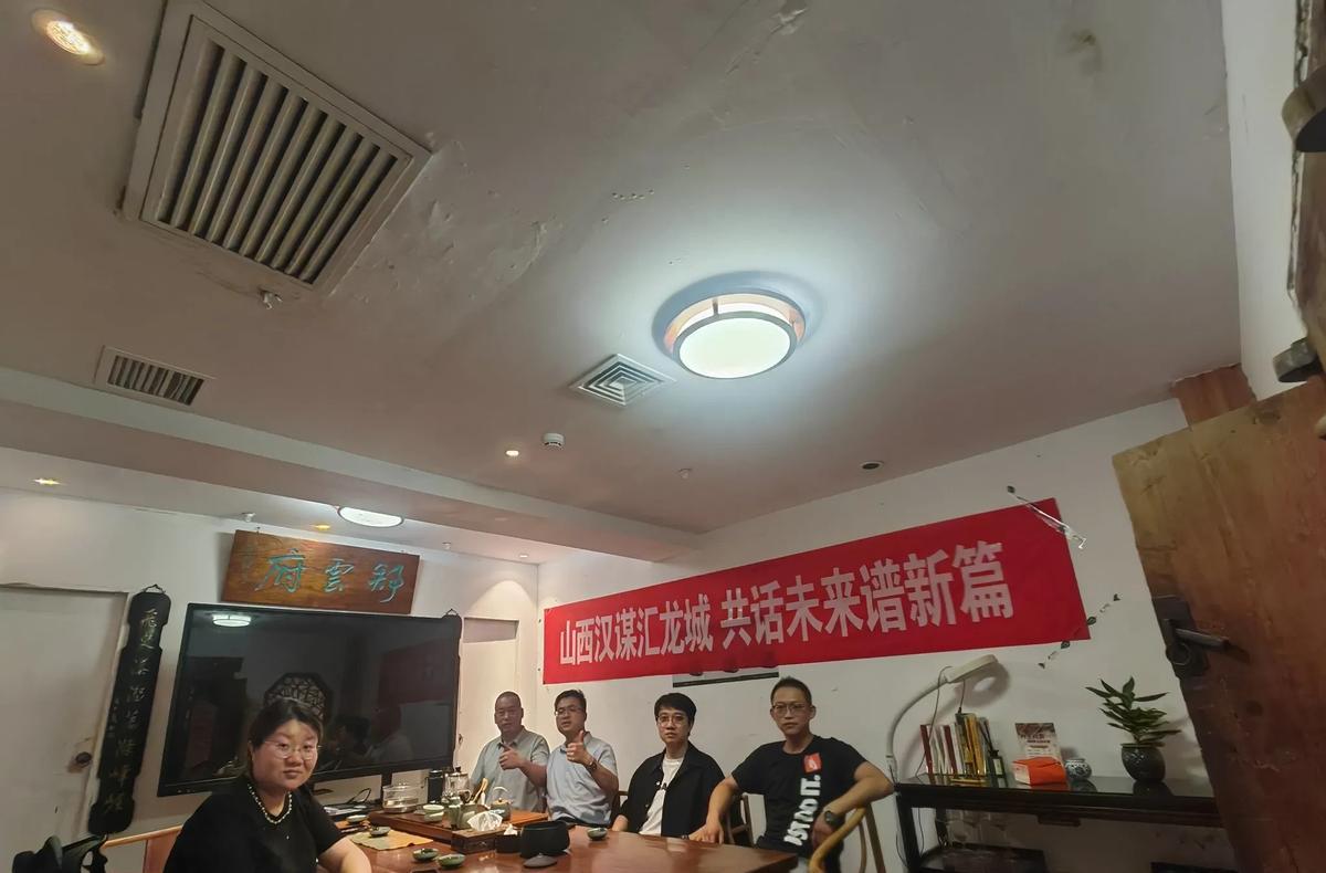 少年围棋缺的不只是棋谱
而是真的能打的舞台
山西朔州围棋协会杀到汉谋公司，一口气