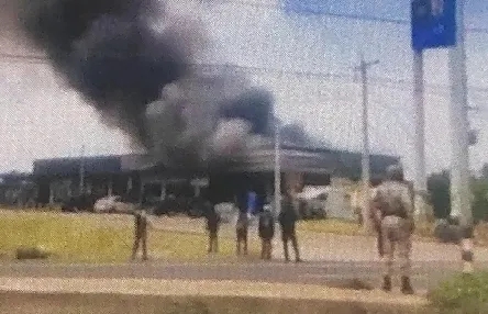 乱套了！泰柬双方的冲突尚未平息，老挝又扯进来了。总台记者27日获悉，老挝占巴塞军