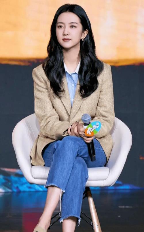 许龄月，1992年1月24日出生于云南曲靖 。中国内地影视女演员、模特，毕业于河