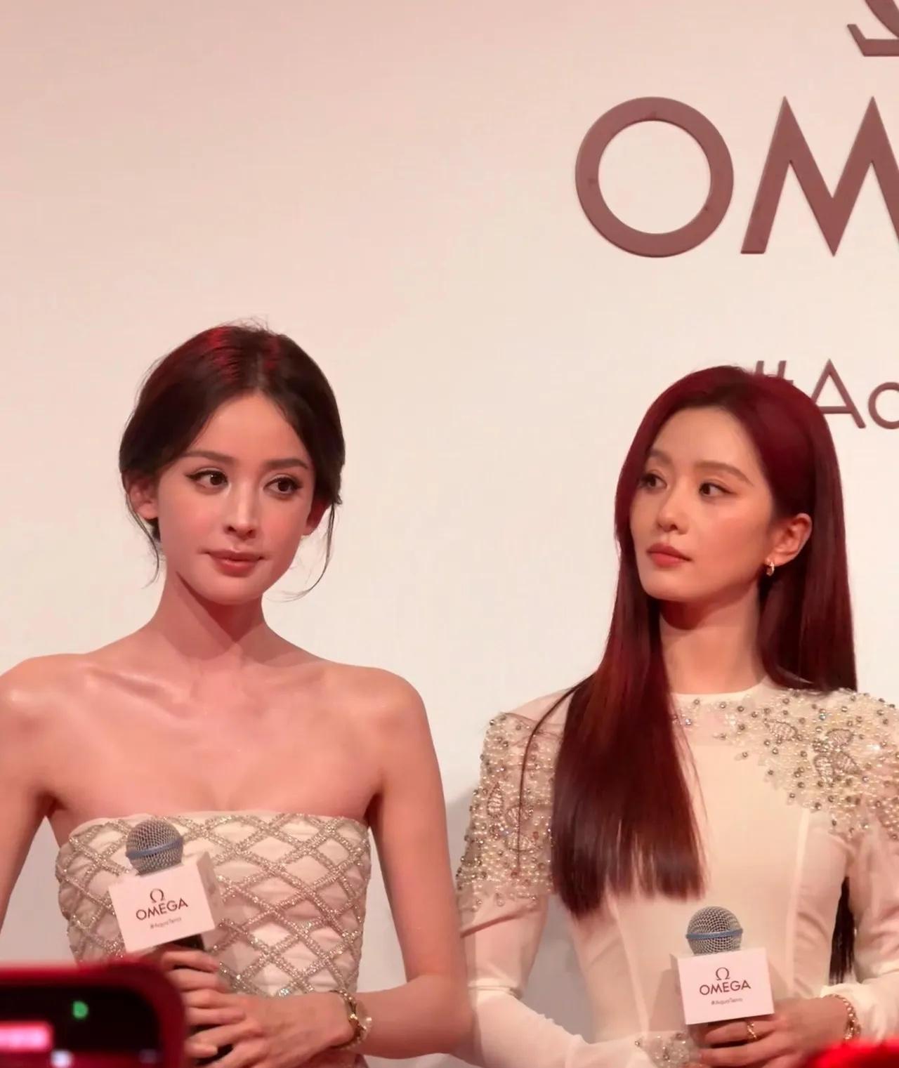 二位女神共同参加活动，我觉得还是古力娜扎更美