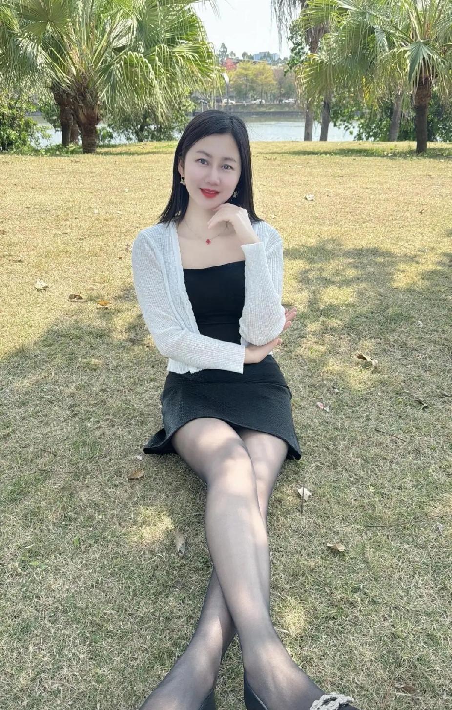 她说她今年23岁，
我怎么感觉不像，
大家帮忙看看